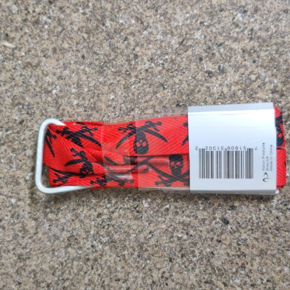 🆕 Red and Black Pirate/ Skull & Swords Shoelaces ❤️🖤🦜👟 - Picture 2 of 3